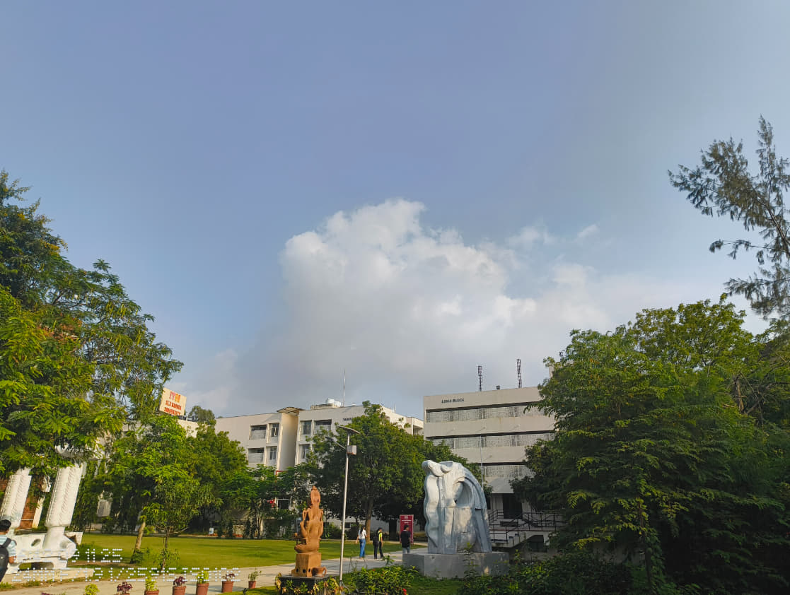 ITM SLS Baroda University College campus photo 27